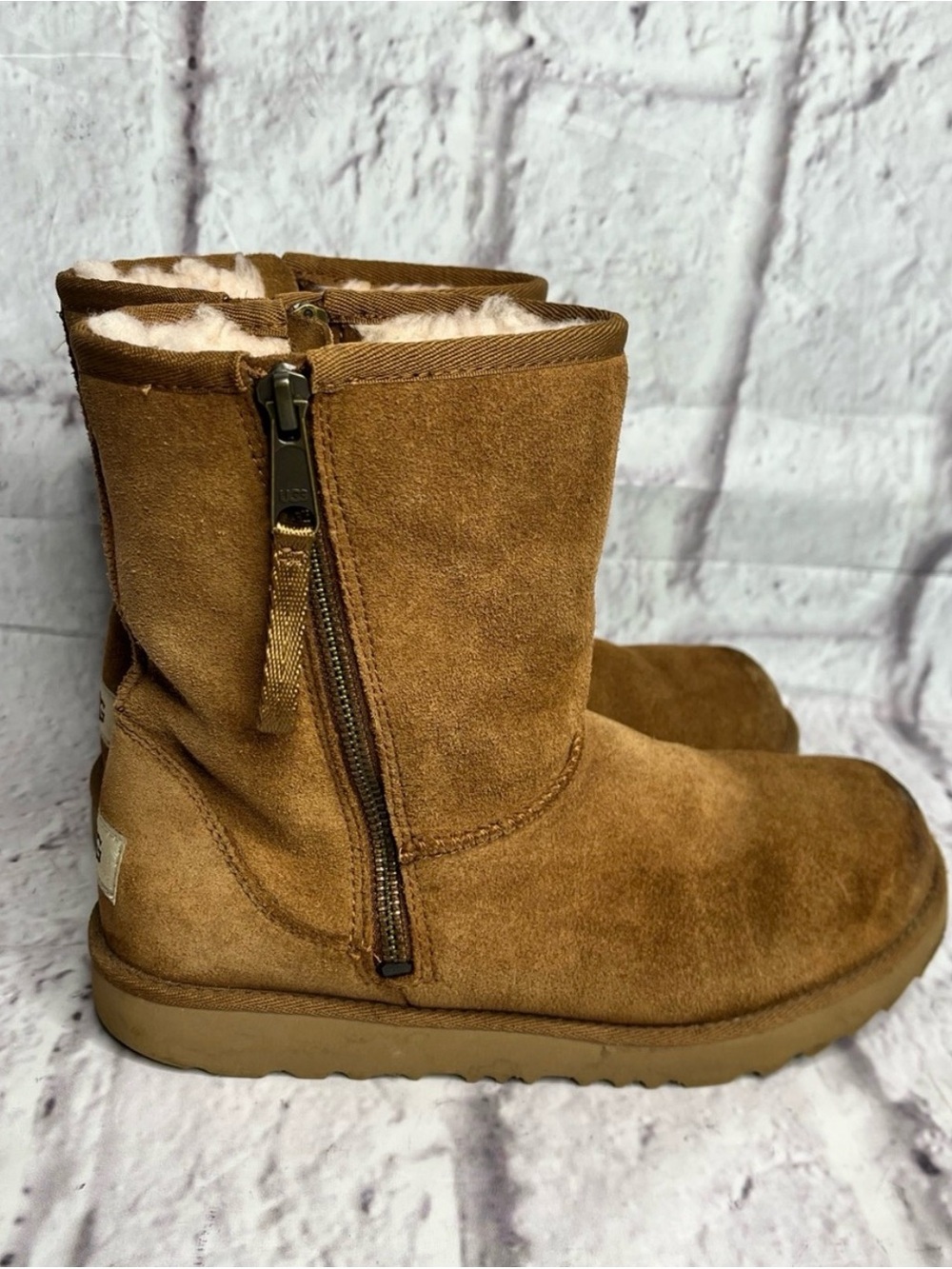 UGG CLASSIC DUAL ZIP CHESTNUT SUEDE SHEEPSKIN BOOTS SIZE YOUTH 4